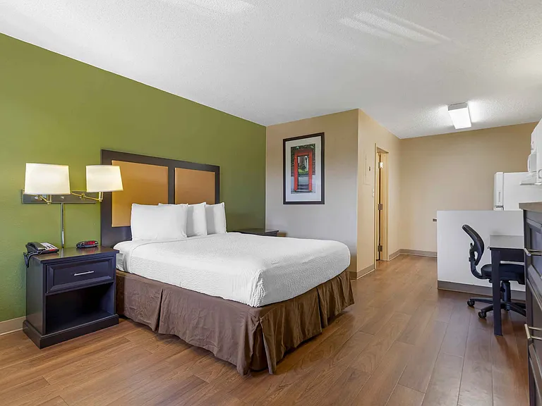 Studio Suite - 1 Queen Bed