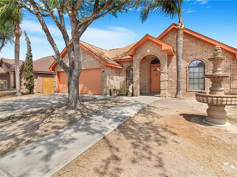 3504 N Champagne Dr — Photo 3