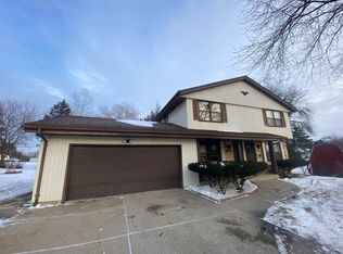 4650 S 38th St, Greenfield, WI 53221