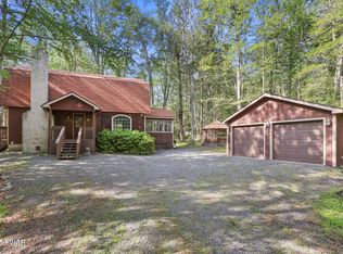 83 Oak Cir, Lake Ariel, PA 18436