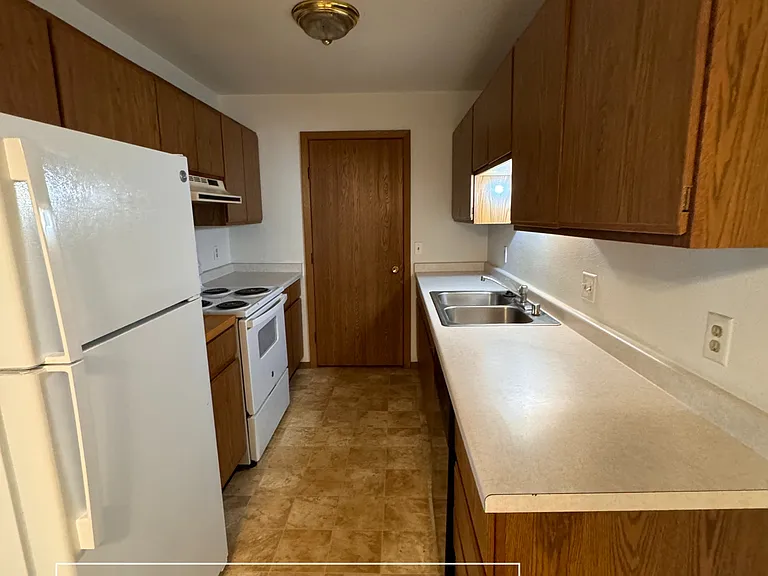 534 E Slifer St #7 — Photo 1