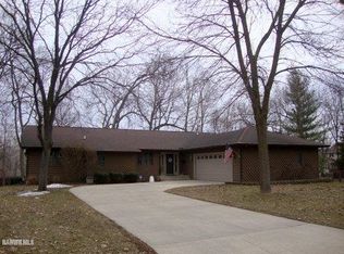 675 Sioux Dr, Freeport, IL 61032