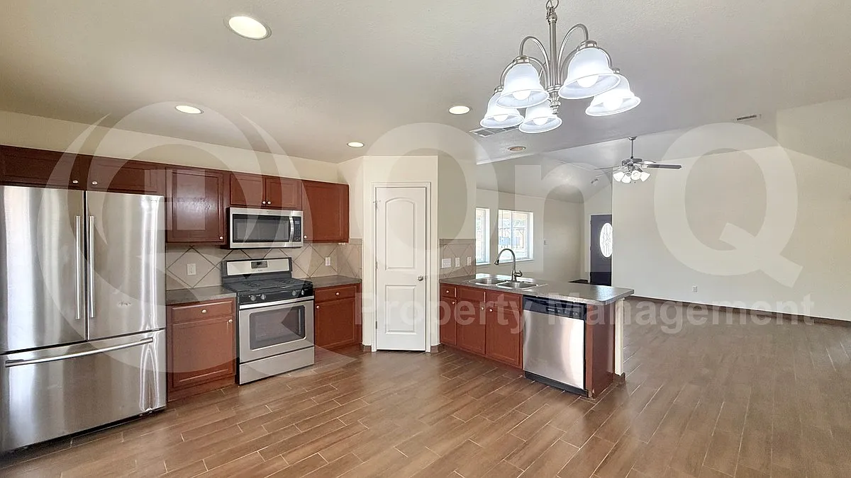 4 bed, 2.0 bath, 1699 sqft, $2,495 — Photo 4