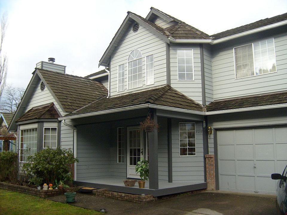 1st image of 825 23rd St SE