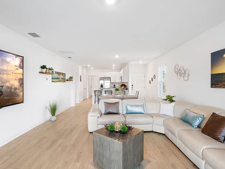13816 Shellmore Ave — Photo 7