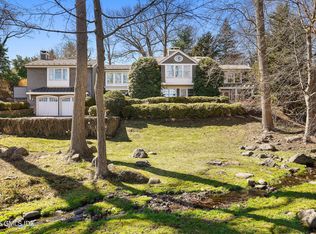 8 Willowmere Ave, Riverside, CT 06878
