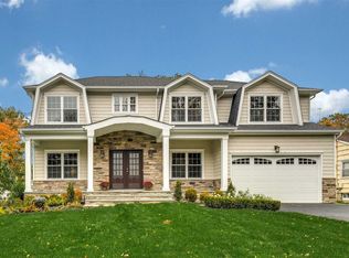 14 Azalea Dr, Syosset, NY 11791