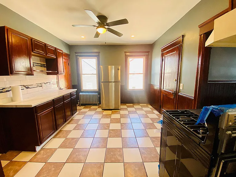 97 Raymond St #3 — Photo 8