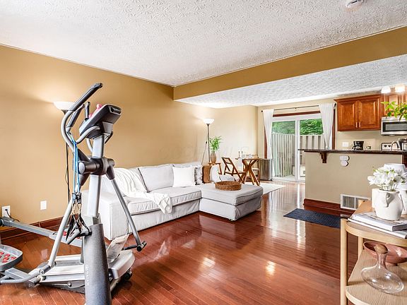 3rd image of 5115 Singleton Dr #39C