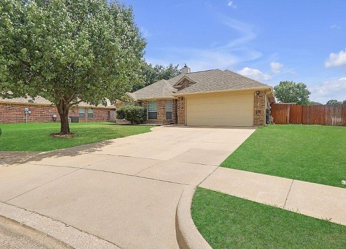 1st image of 521 Acorn Ct