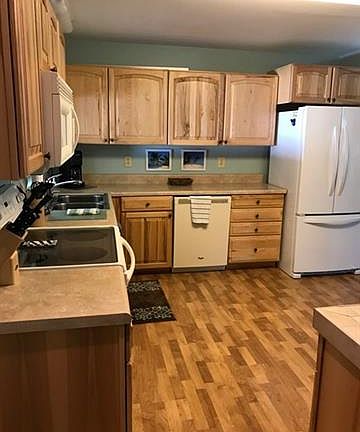 3rd image of 14737 Pioneer Pl