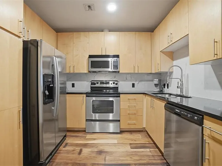 923 Peachtree St NE #1221 — Photo 9