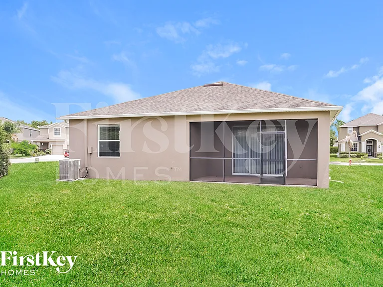 2309 Grantham Ave — Photo 15