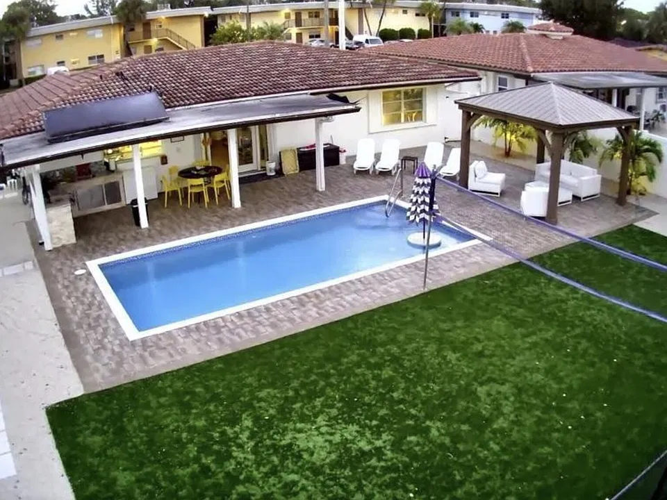 1070 NW 45th St
