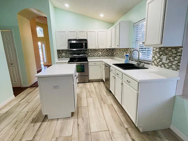 17416 Woodfair Dr — Photo 5