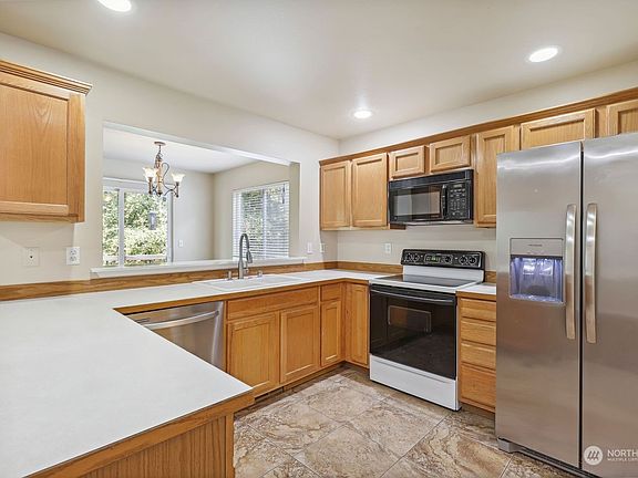 4th image of 992 NW Poppy Court