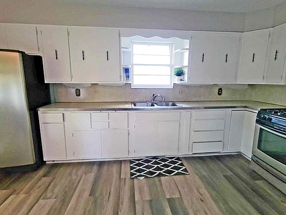 2nd image of 7122 Schneider Ave