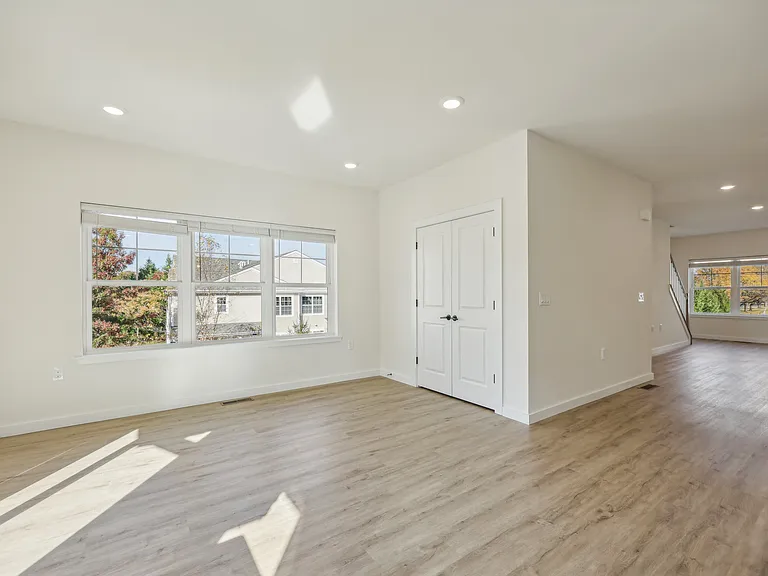 4 Kelly Ct W — Photo 6
