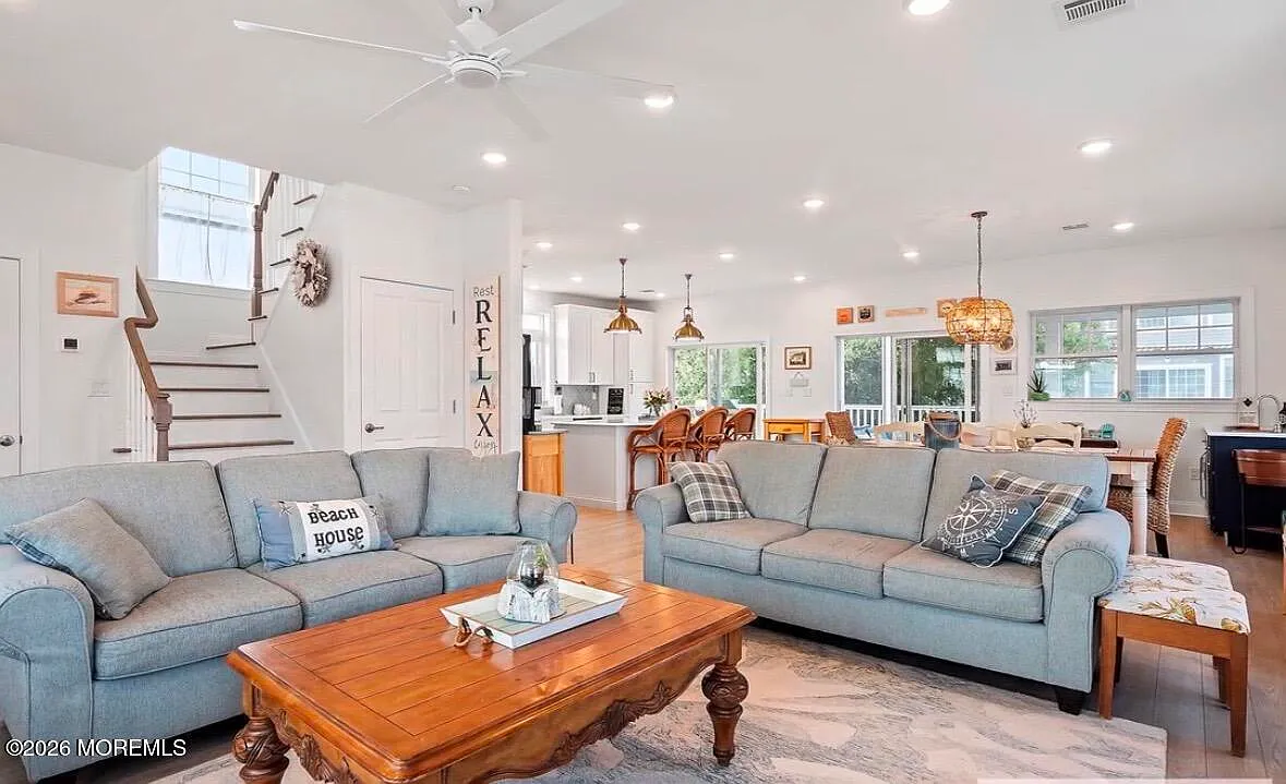 4 bed, 2.5 bath, 1870 sqft, $5,500 — Photo 3