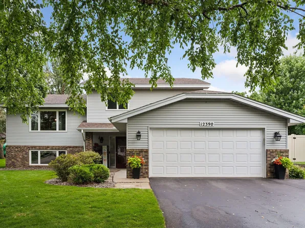 12390 Larch St NW, Coon Rapids, MN 55448