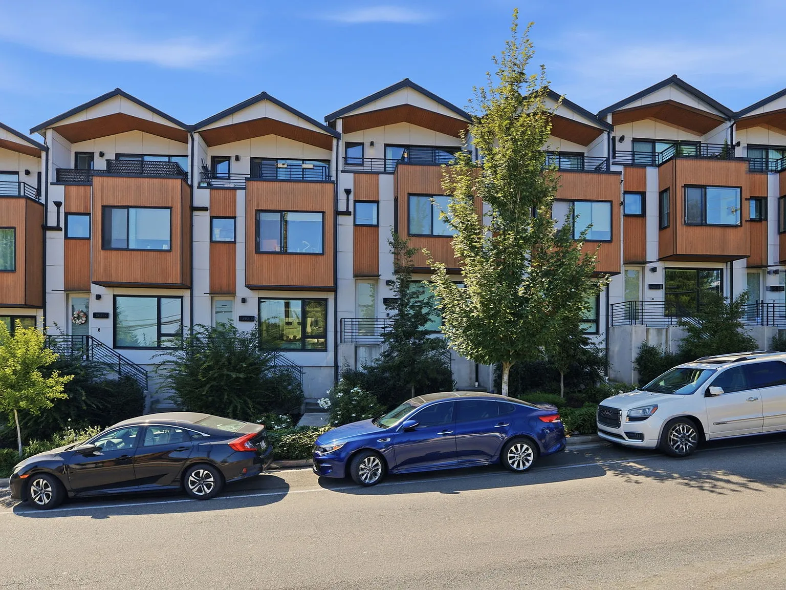 3 bed, 2.5 bath, 1617 sqft, $3,850 — Photo 1