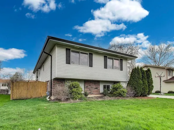 21W569 Kensington Rd, Glen Ellyn, IL 60137