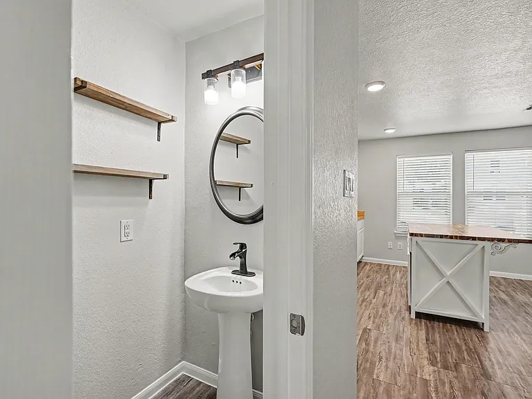 16701 E Hammon — Photo 12