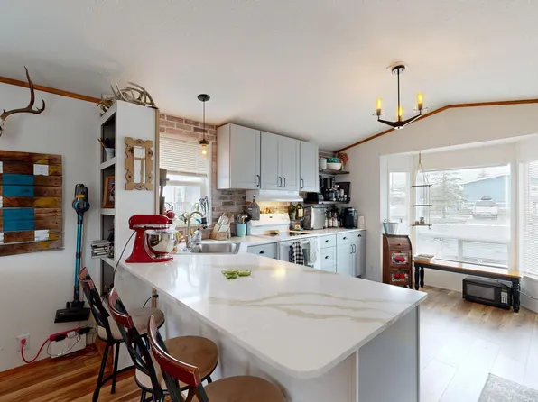 255 NW Golden Hills Dr Space 38, Pullman, WA 99163