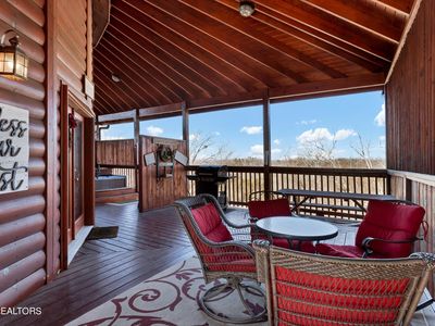 1084 Towering Oaks Dr, Sevierville, TN, 37876
