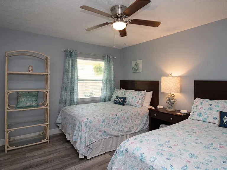 1635 Gladys St #2 — Photo 23