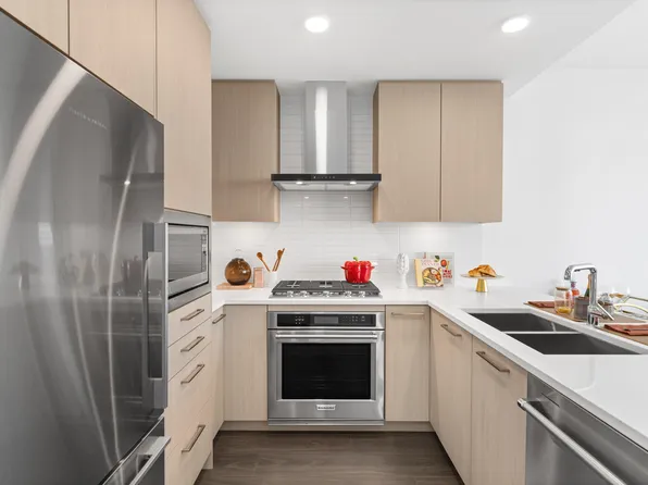518 Clarke Rd #2705, Coquitlam, BC V3J 0S7