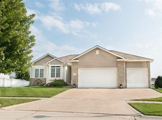 7200 N Steamboat Dr, Lincoln, NE 68521