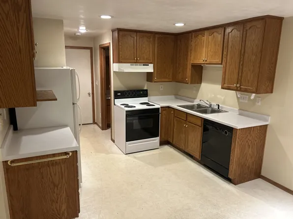 700 Parkview Rd, Green Bay, WI 54304
