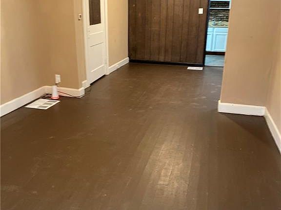 3rd image of 728 N Bradley Ave