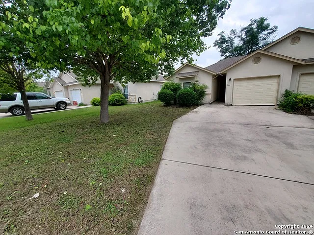 926 Misty Acres Dr — Photo 3