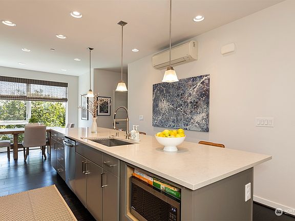 3rd image of 6515 34th Avenue NE #B