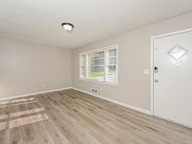 355 Arcadia Pl — Photo 4