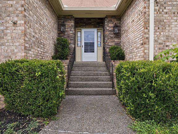 4th image of 130 Devonshire Trl