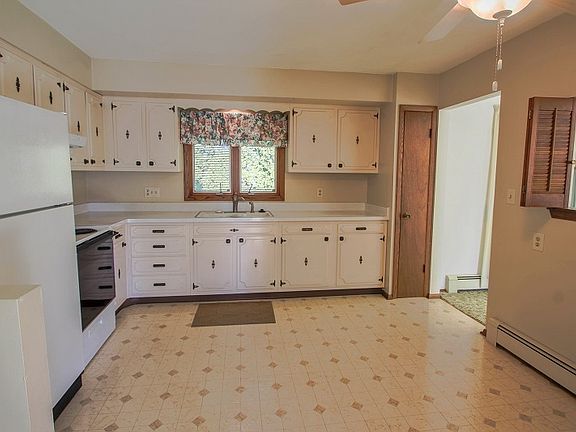 3rd image of 4816 Edgewood Hills Dr