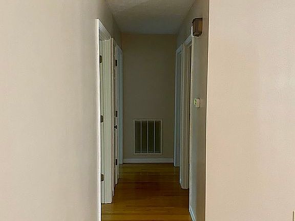Hall to bedrooms & bathroom