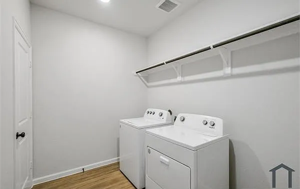 4 bed, 2139 sqft, $2,500 — Photo 2