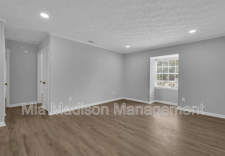 111 E Mell St #7 — Photo 15