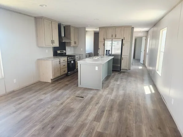 1400 E Roosevelt Ave Trailer 114, Grants, NM 87020