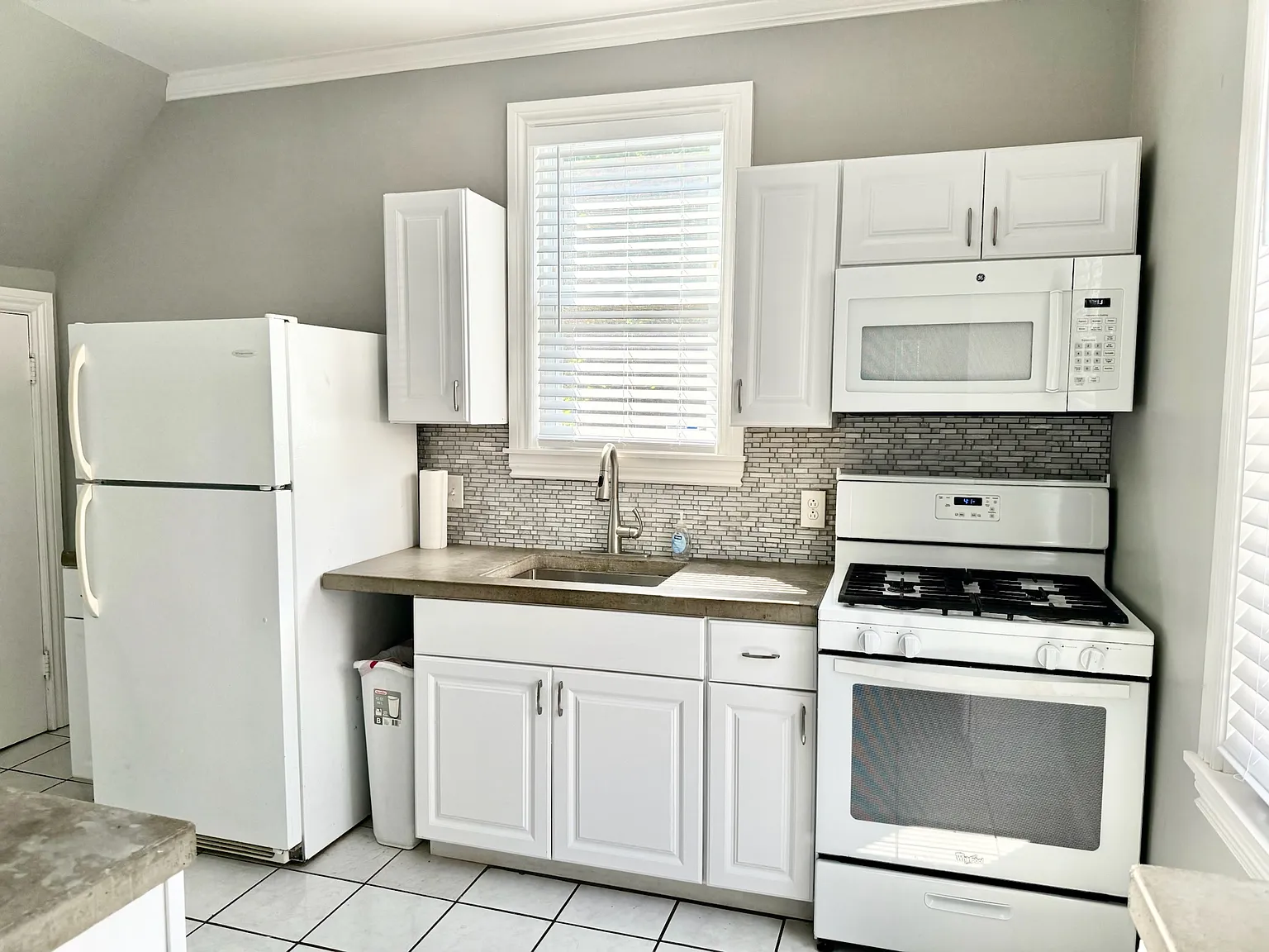 2 bed, 1100 sqft, $1,680 — Photo 3
