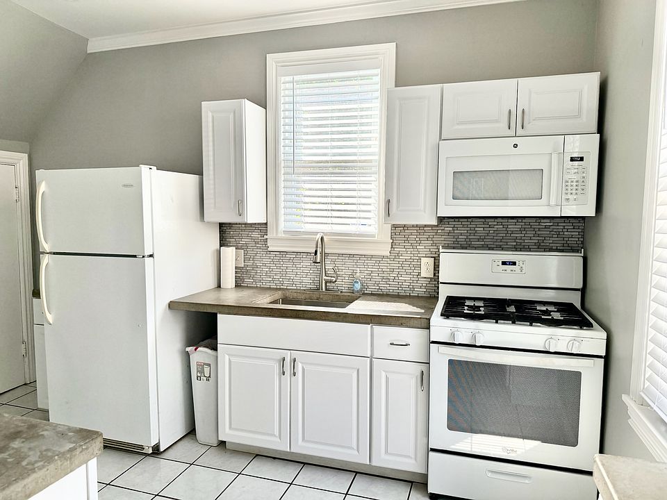 Kitchen. Gas stove.