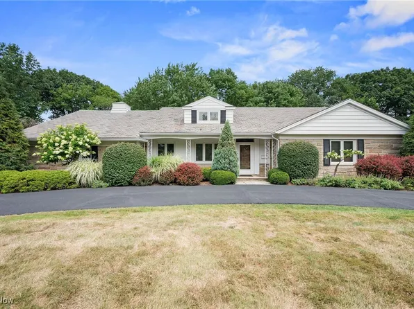 24425 Hilltop Dr, Beachwood, OH 44122