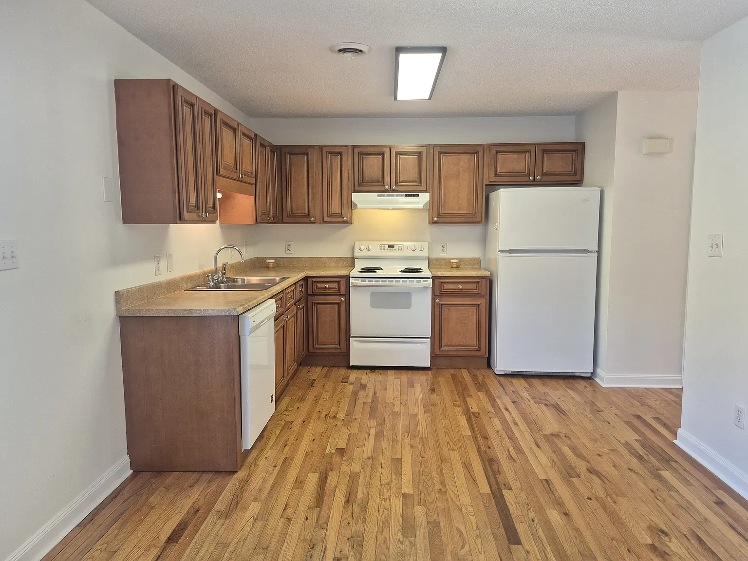 2 bed, 1.5 bath, 1100 sqft, $1,100 — Photo 4