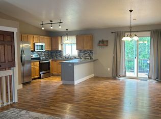 2612 9th St NW, Minot, ND 58703