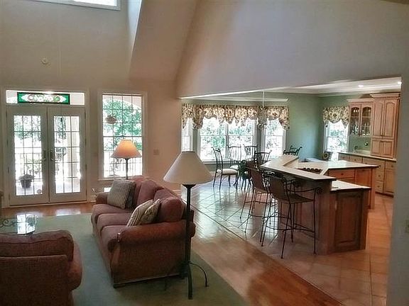 3rd image of 214 Westbury Ct
