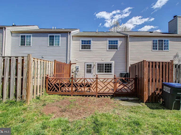 6324 Lightburn Ct — Photo 32